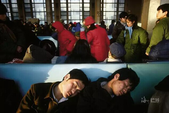 المصور الأجنبي يسجل تغيرات عادات وتقاليد عيد الربيع الصيني التقليدي