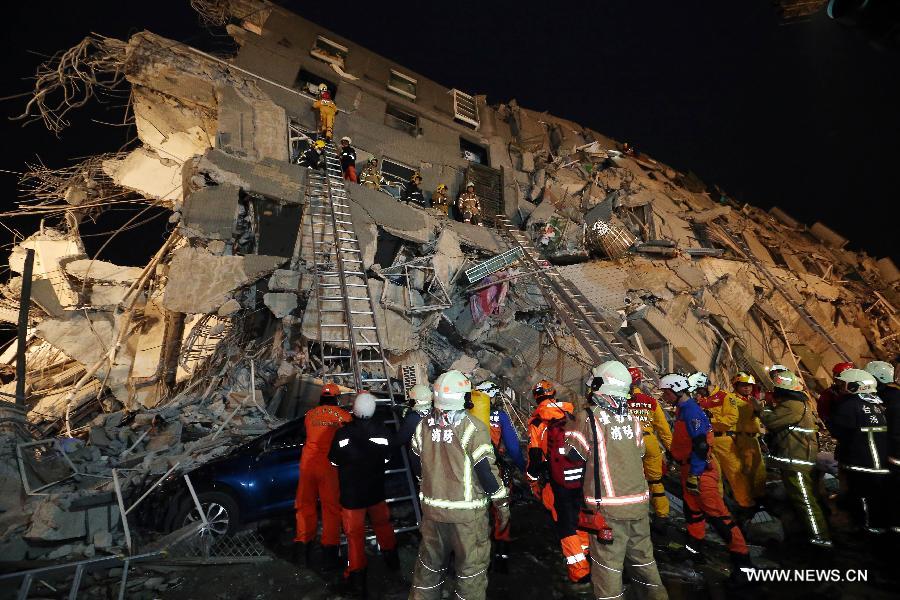 محاصرة مئات الأشخاص في الأبنية المتضررة اثر زلزال تايوان