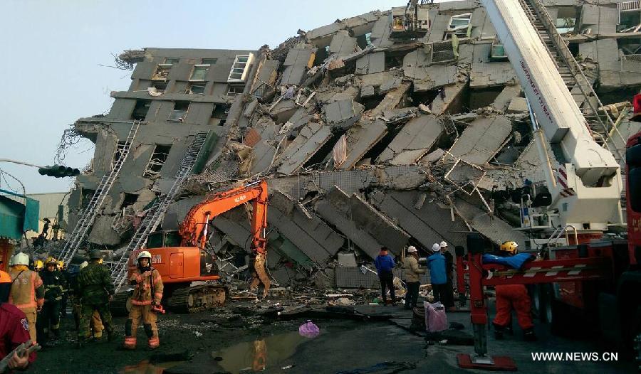 محاصرة مئات الأشخاص في الأبنية المتضررة اثر زلزال تايوان