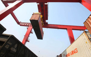 تراجع الصادرات الصينية ب20.6% وانخفاض الواردات بـ 8% في فبراير
