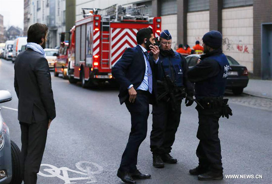 تقرير إخباري: اعتقال شخص يُشتبه بمشاركته بهجمات باريس في بلجيكا .. وفرنسا تطالب بتسليمه لها