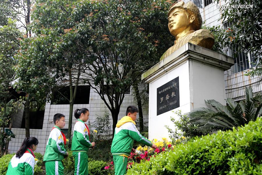الصين تحيى ذكرى الشهداء بمناسبة عيد تشينغمينغ