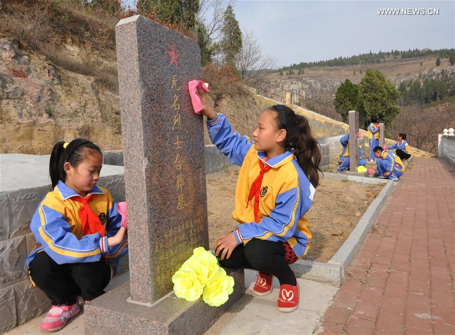 الصين تحيى ذكرى الشهداء بمناسبة عيد تشينغمينغ