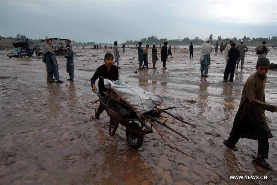 مقتل 49 شخصا في حوادث تسببت فيها الأمطار في باكستان