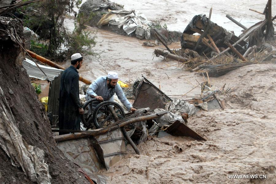 مقتل 49 شخصا في حوادث تسببت فيها الأمطار في باكستان
