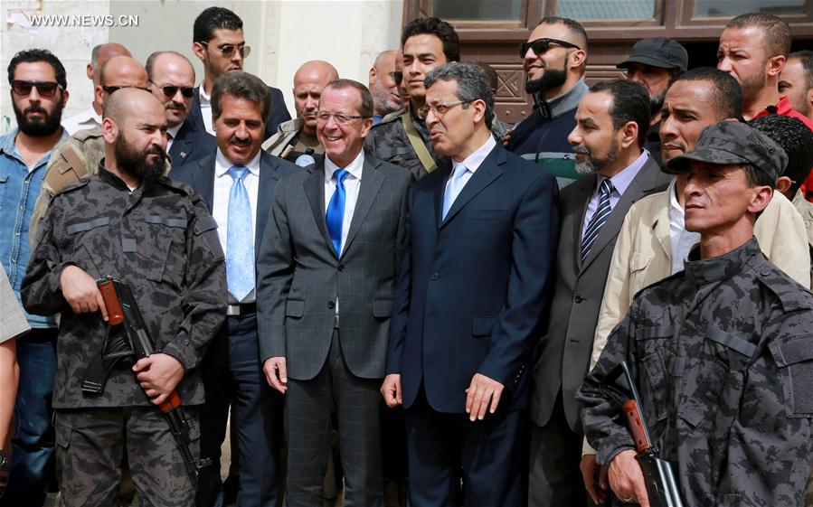المبعوث الأممي إلى ليبيا يلتقي رئيس وزراء حكومة الوفاق في طرابلس لمناقشة تفعيل الاتفاق السياسي