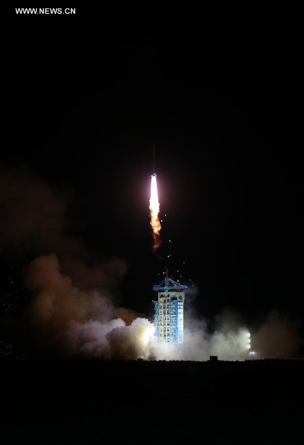 الصين: إطلاق قمر صناعي للابحاث العلمية قابل للاستعادة