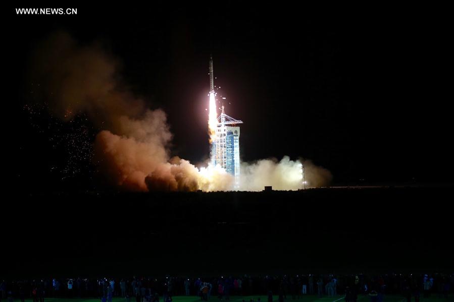 الصين: إطلاق قمر صناعي للابحاث العلمية قابل للاستعادة