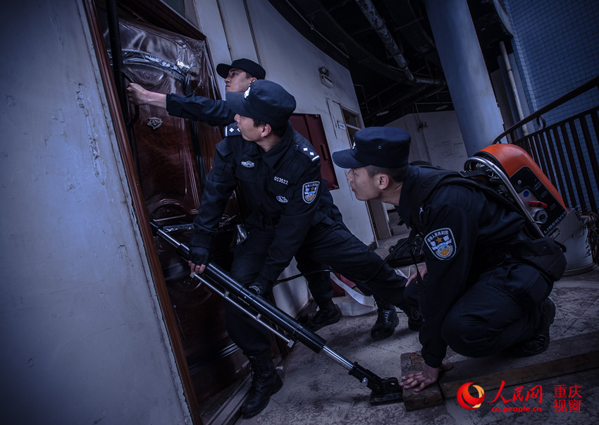 صور أعوان الشرطة الوسيمين أثناء التدريب
