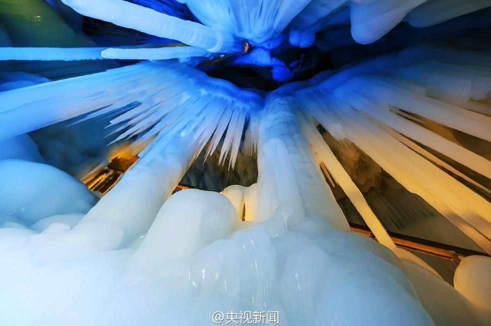 الكشف عن أكبر كهف جليدي فى الصين