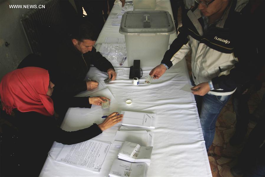 تمديد فترة الانتخابات البرلمانية في سوريا حتى منتصف الليل
