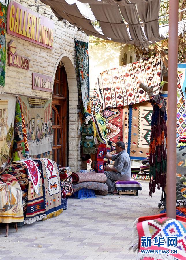 زيارة متاجر السجاجيد اليدوية في  مصر