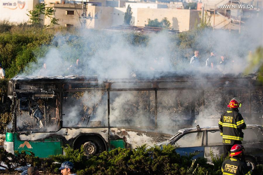 اصابة 15 اسرائيليا فى انفجار حافلة القدس