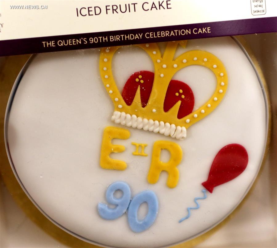 البريطانيون يحتفلون بعيد ميلاد الملكة إليزابيث التسعين