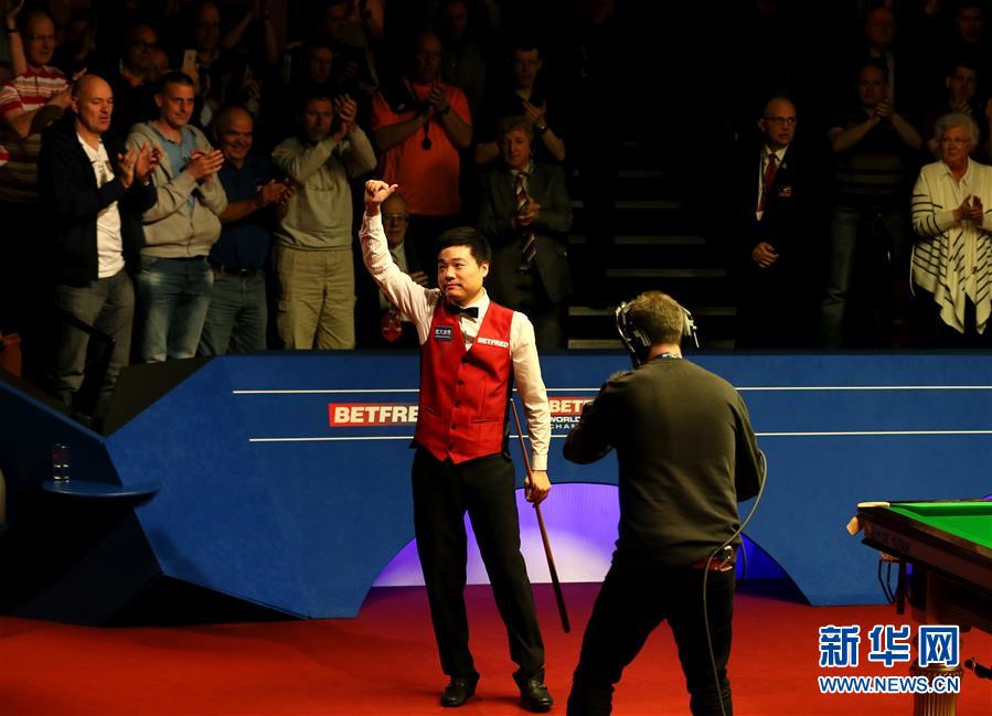 دينغ جون هوي الصيني يصبح أول لاعب آسيوي يصل إلى نهائيات بطولة العالم للسنوكر