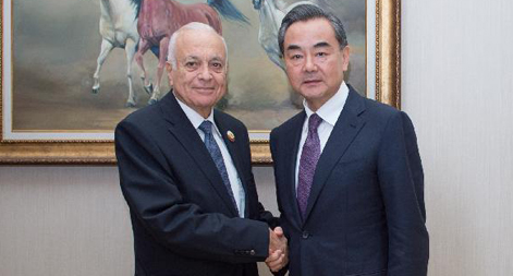 وزير الخارجية الصيني يجتمع مع الأمين العام للجامعة العربية
