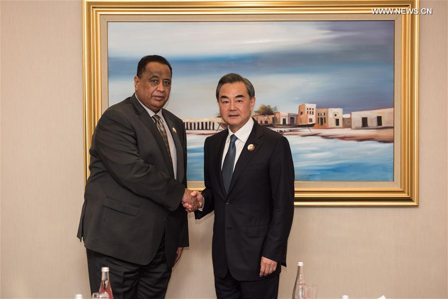 وزير الخارجية الصيني يستقبل نظيره السوداني بالدوحة