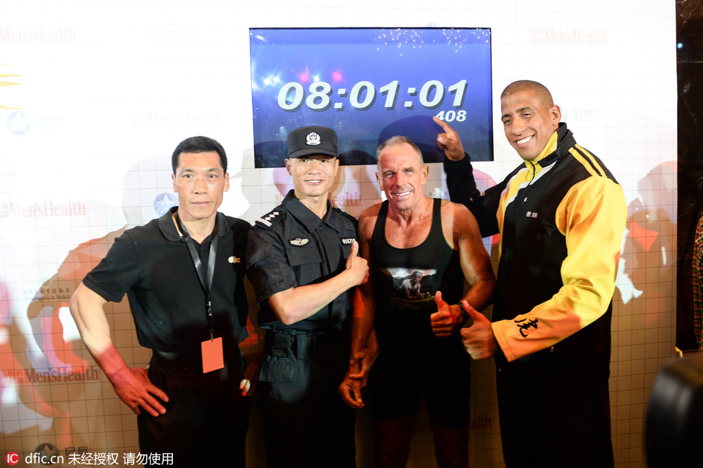 ثماني ساعات ودقيقة..شرطي بكين يحطم الرقم القياسي العالمي لتمارين الضغط