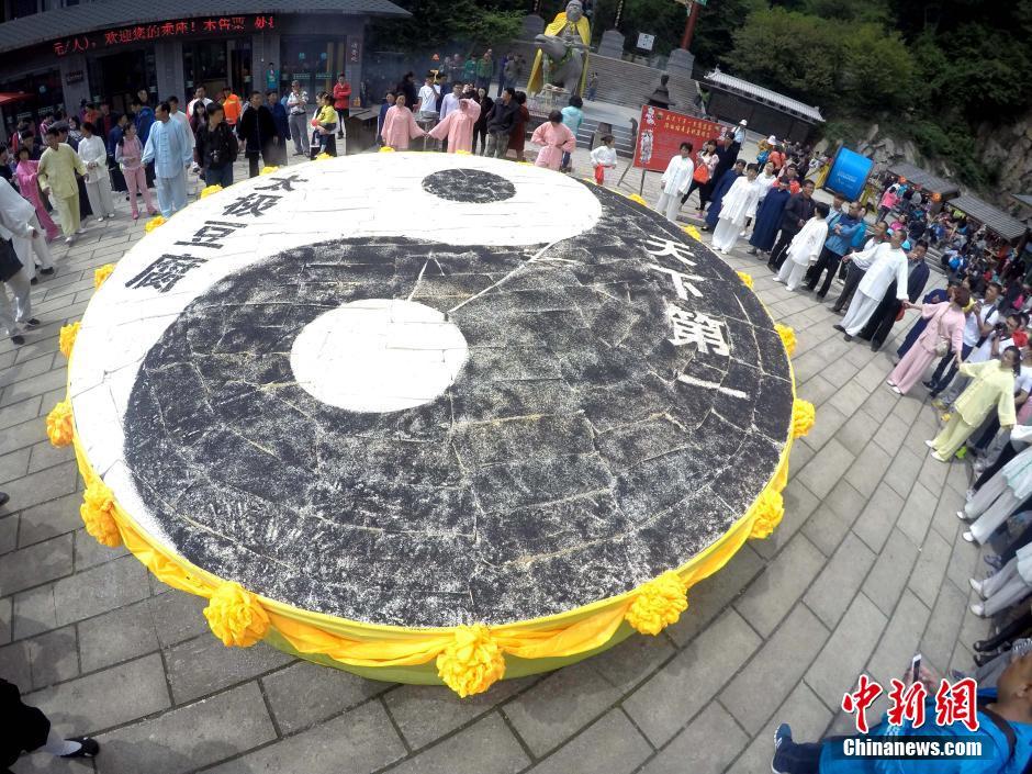 أكبر توفو تاي تشي في الصين بوزن 2.2 طن ينفذ خلال ساعتين
