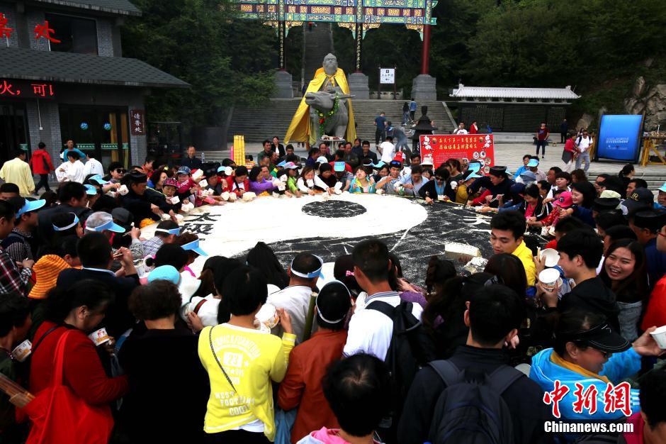 أكبر توفو تاي تشي في الصين بوزن 2.2 طن ينفذ خلال ساعتين