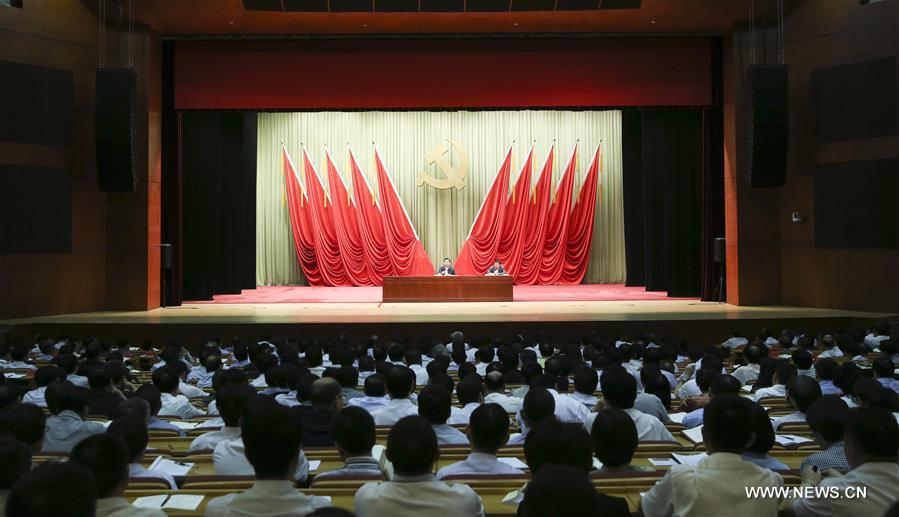 كبير المشرعين يحاضر في مدرسة الحزب حول نظام المجلس الوطني لنواب الشعب الصيني