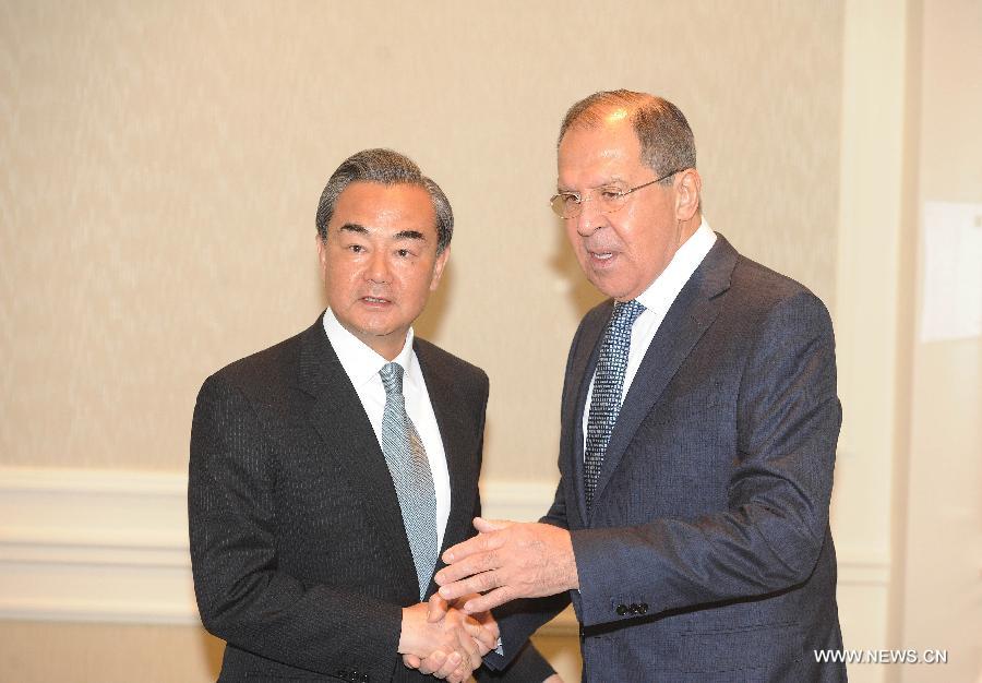 وزيرا الخارجية الصينى والروسى يسلطان الضوء على العلاقات الثنائية فى طشقند