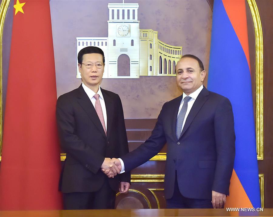 نائب رئيس مجلس الدولة الصيني يدعو إلى تعزيز التضافر بين الإستراتيجيات التنموية مع أرمينيا