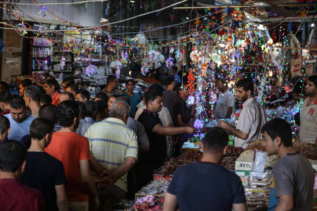 الفوانيس الصينية تضيء رمضان غزة