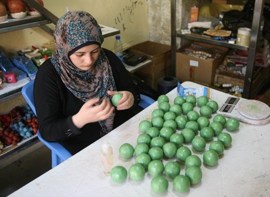 بفيديو: قرية خان الصابون البيئية: تصنيع الصابون يشغل العمالة اللبنانية المحلية