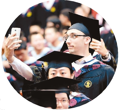 بالصور: موسم التخرج للطلاب الأجانب في الصين