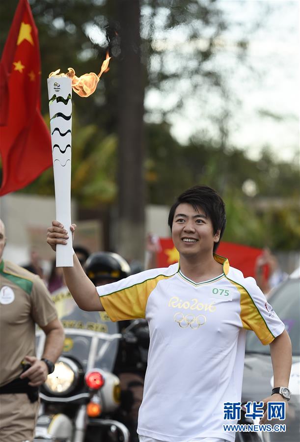 حاملو الشعلة الاولمبية الصينيون يشاركون في تتابع شعلة أولمبياد ريو