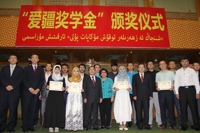 230 طالبا من منطقة شينجيانغ الصينية المسلمة يحصلون على منح دراسية في مصر