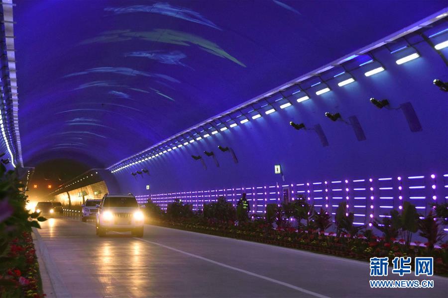 بدء التشغيل الرسمي لأطول نفق طريق سريع يقع على هضبة في الصين