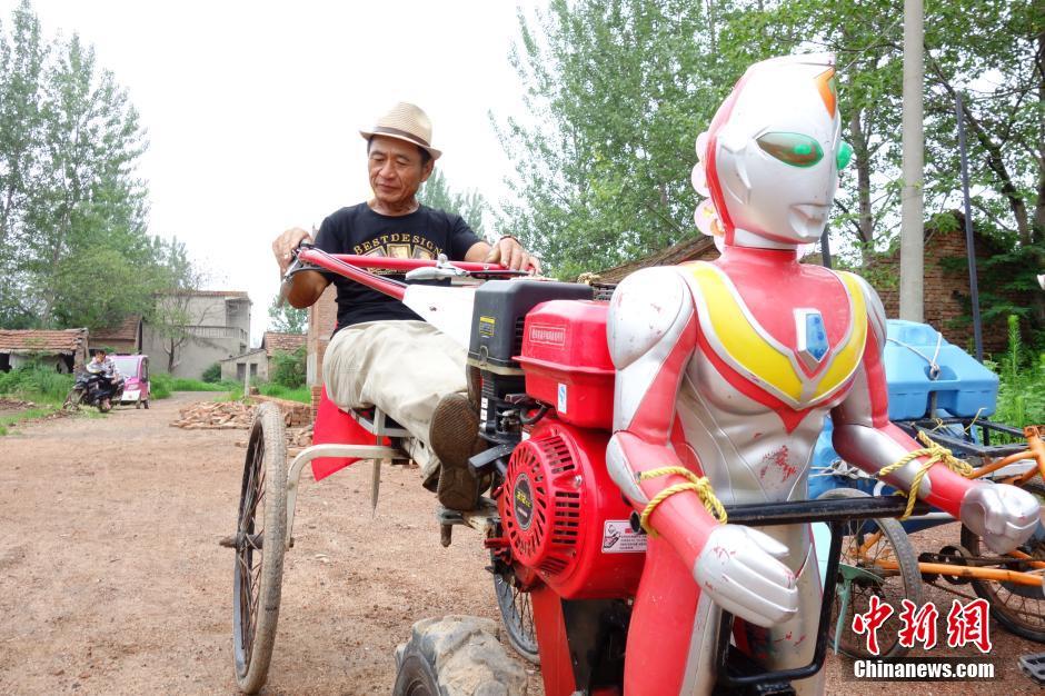 عجوز صيني يخترع مركبة برمائية