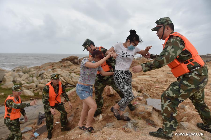 عمليات اخلاء وتعليق حركة النقل قبيل وصول إعصار إلى شرقي البر الرئيسي الصيني