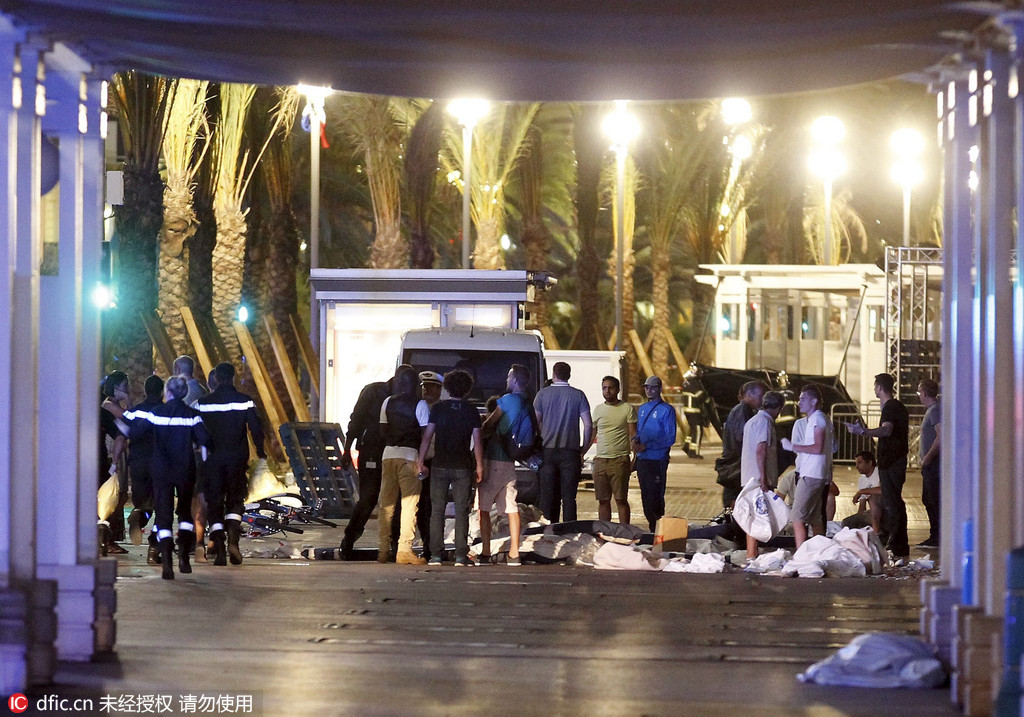 ارتفاع حصيلة قتلى الهجوم بشاحنة في مدينة نيس الفرنسية إلى 84 شخصا 