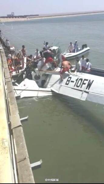 اصطدام طائرة برمائية بجسر في شانغهاى في حادث للرحلات الجوية