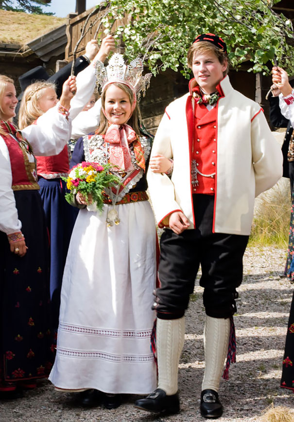 حفلات زفاف تقليدية متنوعة حول العالم