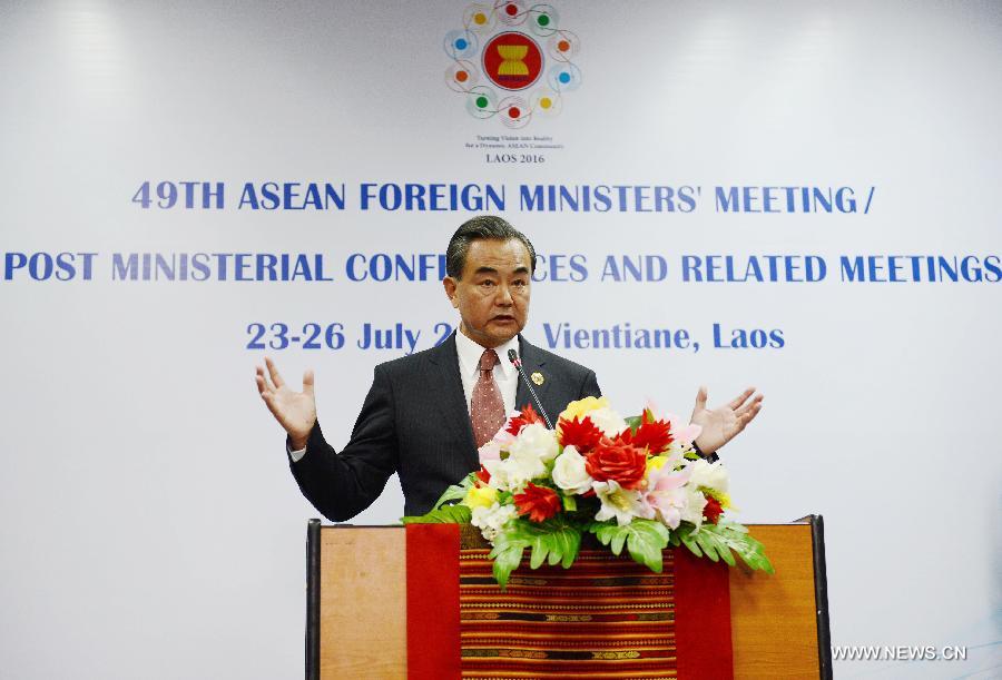 وزير الخارجية الصيني يحث على وقف التلاعب السياسي بقضية بحر الصين الجنوبي