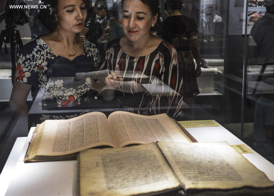 معرض المخطوطات القديمة للأقليات القومية في الصين