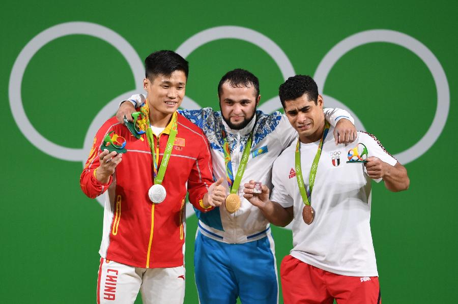 نجات راحيموف يفوز بذهبية رفع الأثقال وزن 77 كجم رجال لقازاقستان