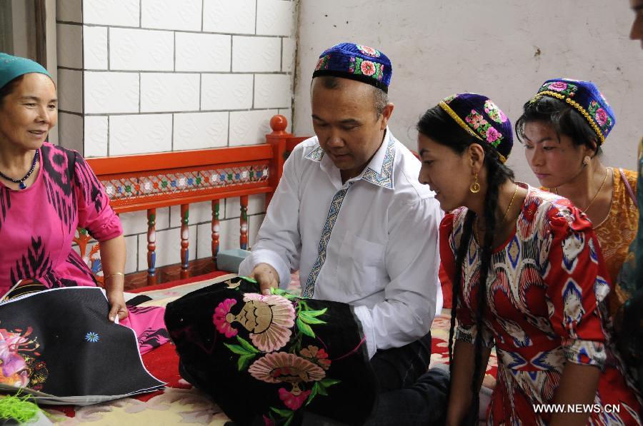 المشغولات الحرفية الويغورية تتطلع للحداثة وتوسيع أسواقها