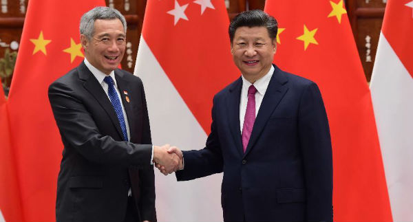 شي يجتمع مع رئيس وزراء سنغافورة لبحث العلاقات الثنائية