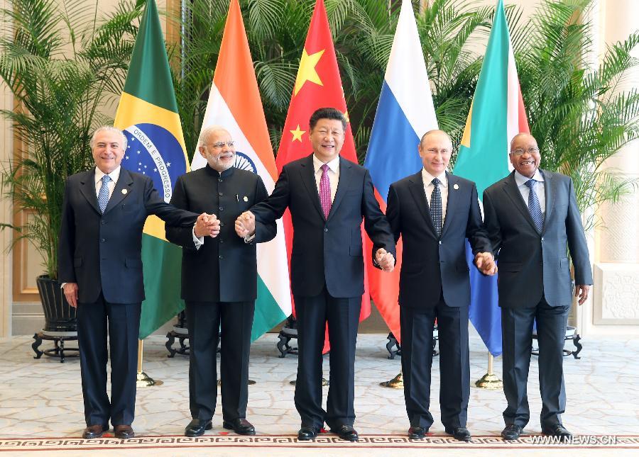 الرئيس الصيني يحث دول بريكس على تحسين الحوكمة العالمية