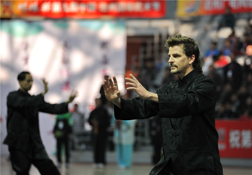 اللاعبون الصينيون والأجانب يتنافسون في مهرجان تسانغتشو الدولي للووشو