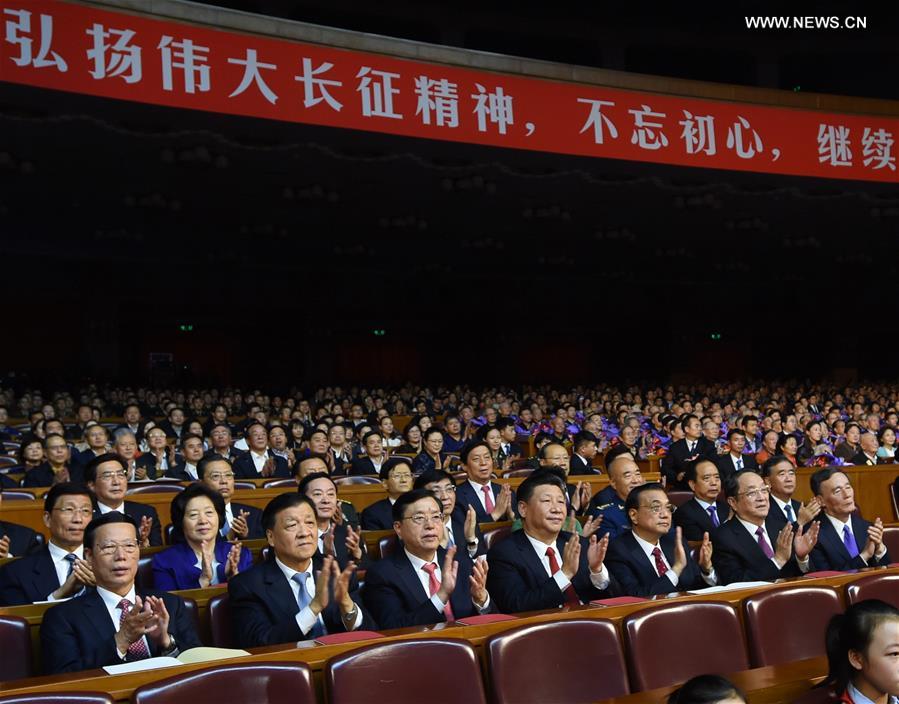 زعماء صينيون يشاهدون حفلا بمناسبة مرور 80 عاما على نجاح المسيرة الطويلة