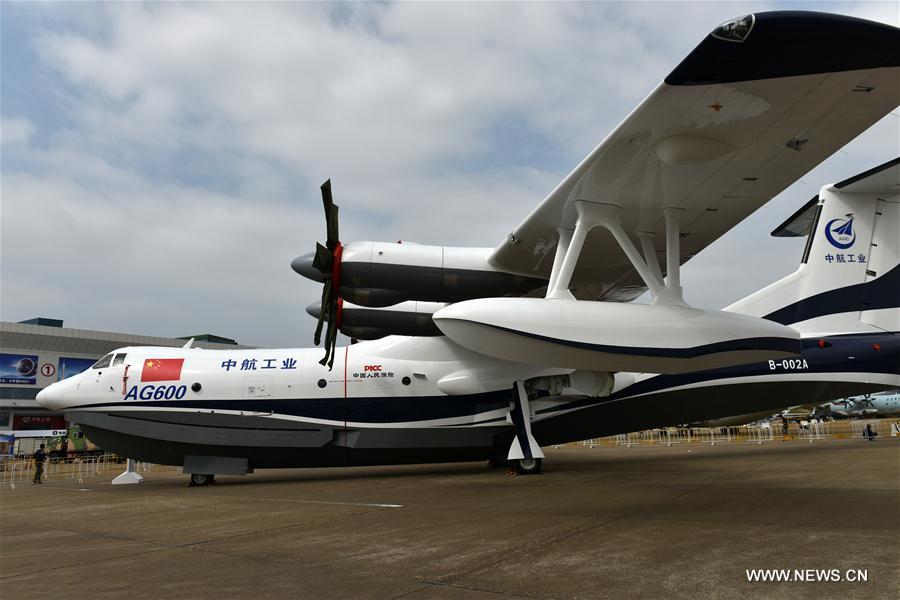 طائرة برمائية صينية في معرض الملاحة والفضاء الجوي الدولي الصيني