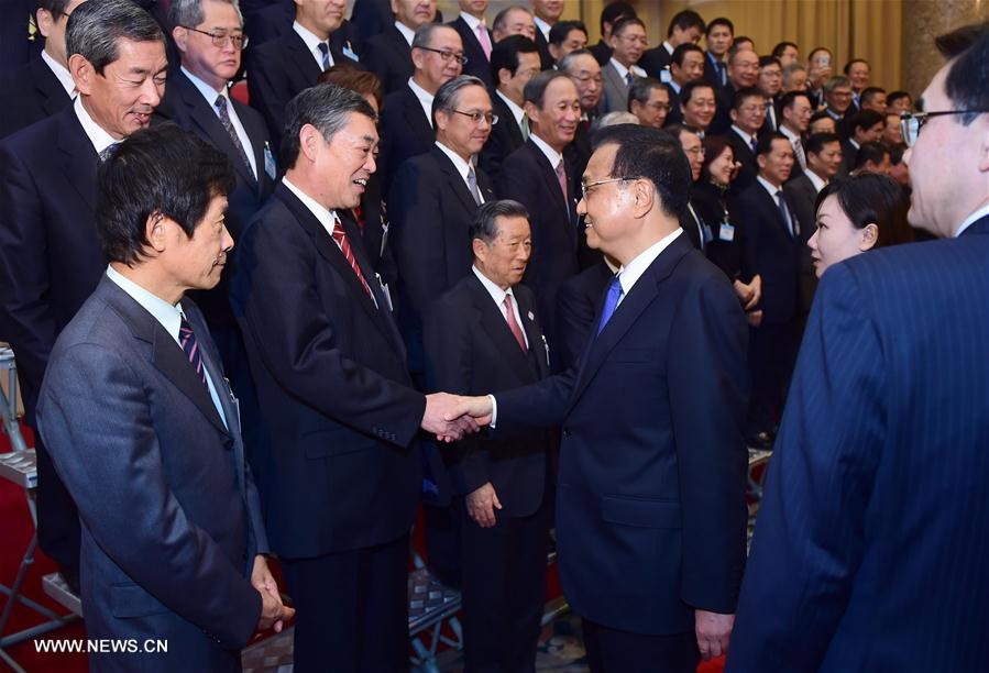 رئيس مجلس الدولة الصيني يحث على بذل جهود لتعزيز الدعم العام للعلاقات بين الصين واليابان