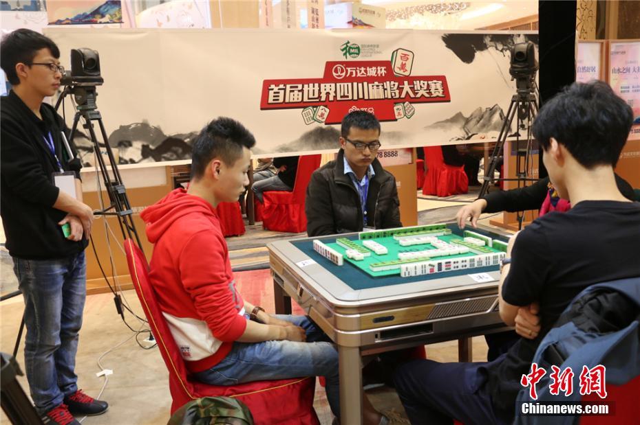 بالصور: الأجانب يتنافسون في نهائيات مسابقة الما جونغ العالمية