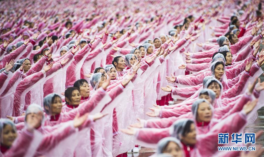 أكبر رقصة جماعية في الصين تدخل كتاب غينيس